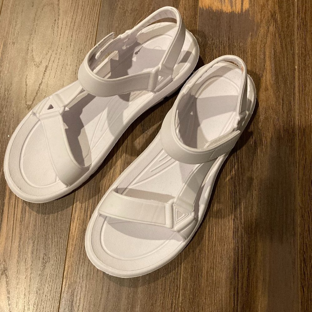 HOT SANDALS